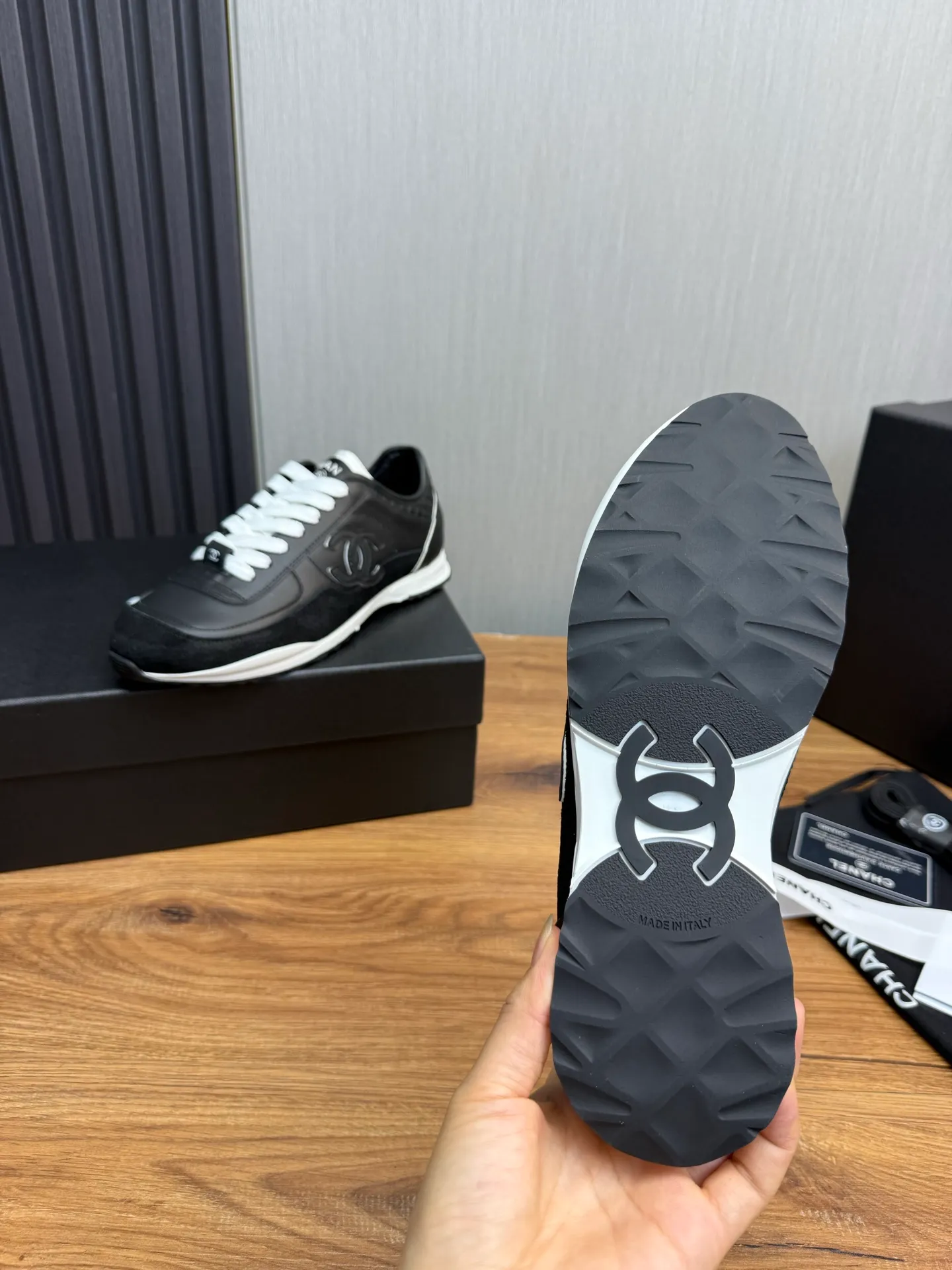 Men's men's shoes 💰600💰 Chanel Chanel 25A latest couple's white shoes casual sports shoes skate shoes 🩷💚 original purchase and development production Xiaoxiang C Home counter another super hot model, loved by Internet celebrity bloggers and ladies, various praises on social platforms, super popular and high quality 😍😍 latest material classic black and white color matching The upper foot is full of fashion 🎊🎊 ▪️Material: Original customized imported cowhide material ▪️Inner lining: Customized mesh ▪️Sole: Original open-molded TPU non-slip outsole ▪️Size: 35-44